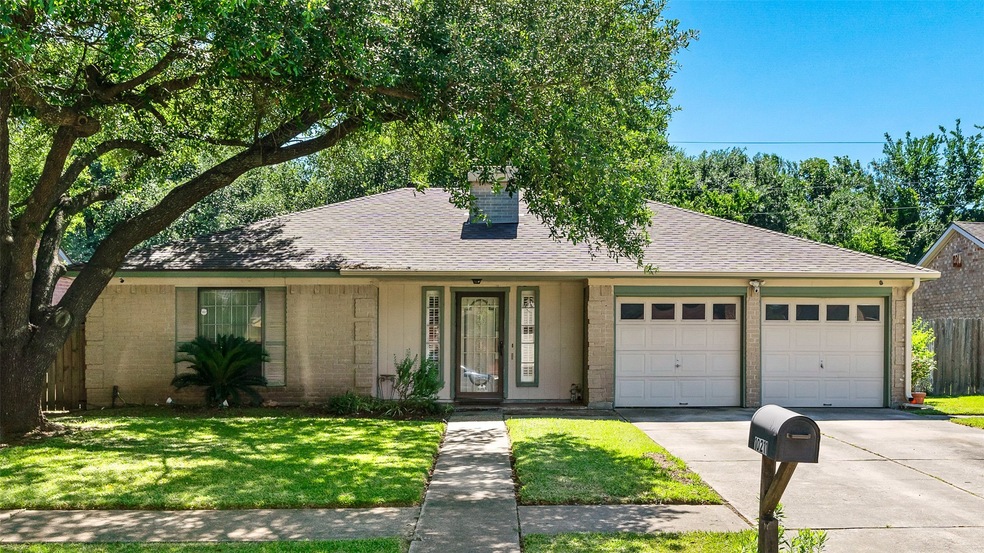 10211 Heather Hill Dr, Houston, TX 77086 - photo 1