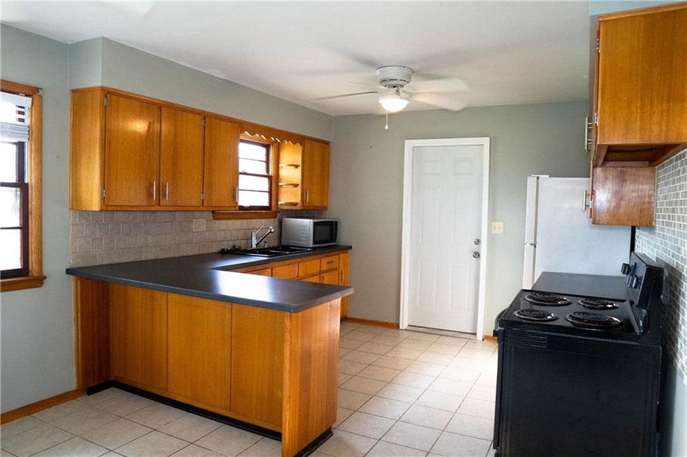 427 Wayside Dr, Plainfield, IN 46168 - photo 1