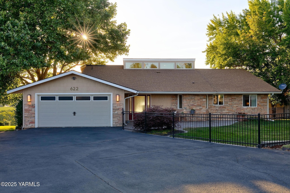 For Sale $878,000 • Co-Listing Agent