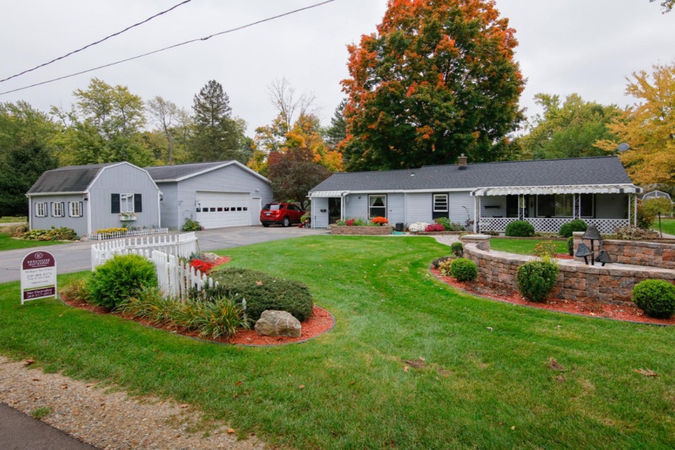 1046 Elmwood-101
