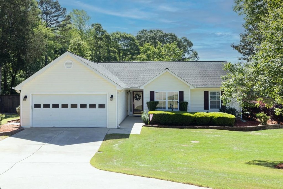 Cute as a button RANCH home on a cul-de-sac lot!