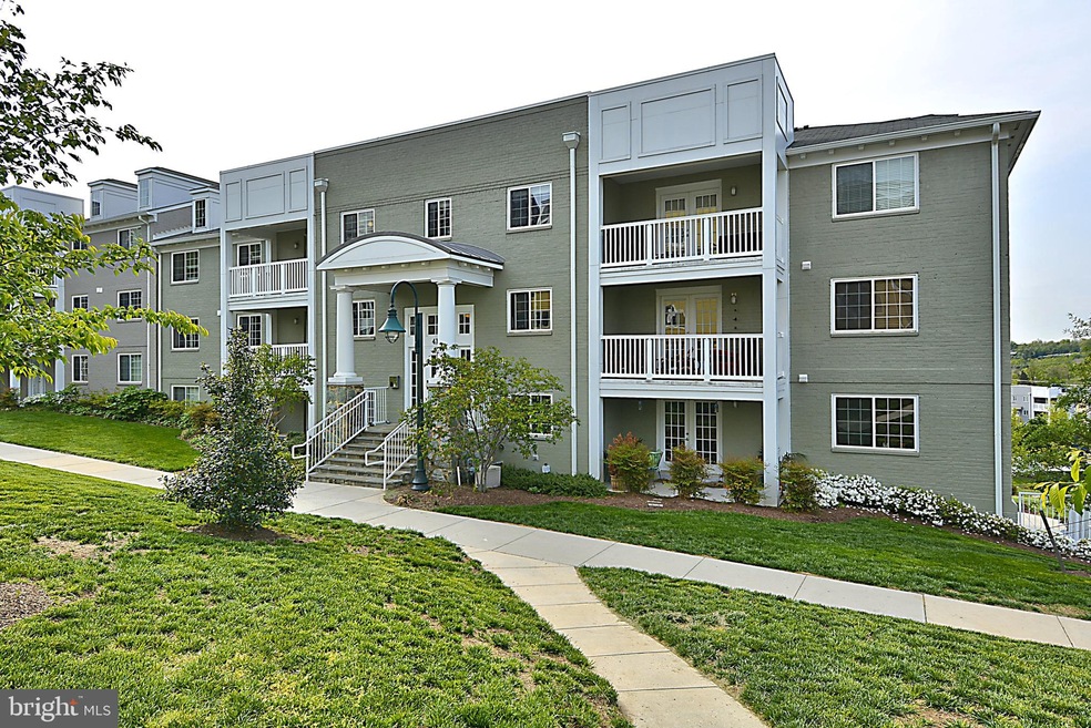 4119 S Four Mile Run Dr unit 401, Arlington, VA 22204 - photo 1