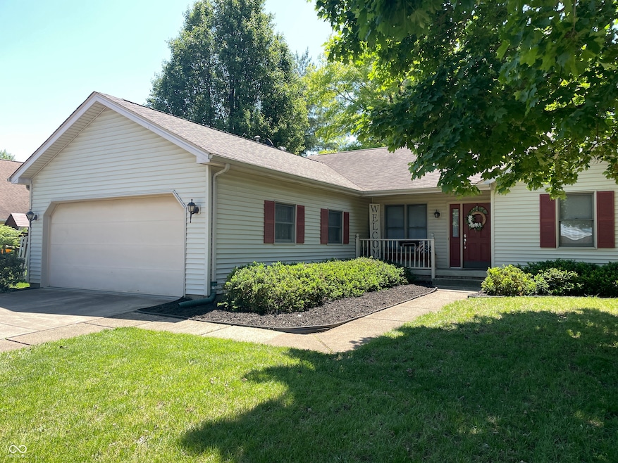 4611 29th St, Columbus, IN 47203 - photo 1