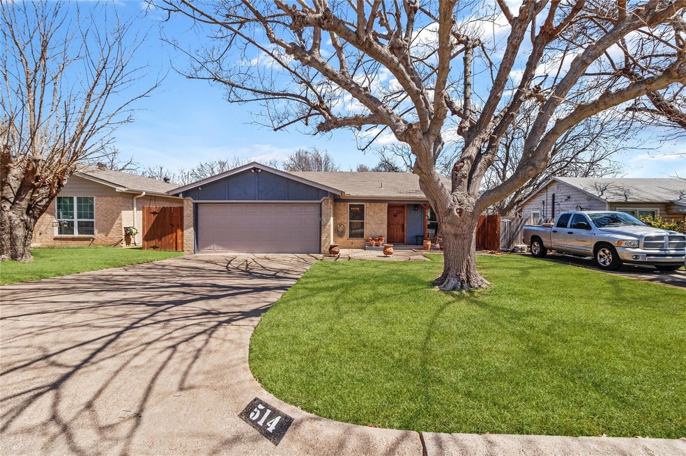 514 Hallvale Dr, Fort Worth, TX 76108 - photo 1