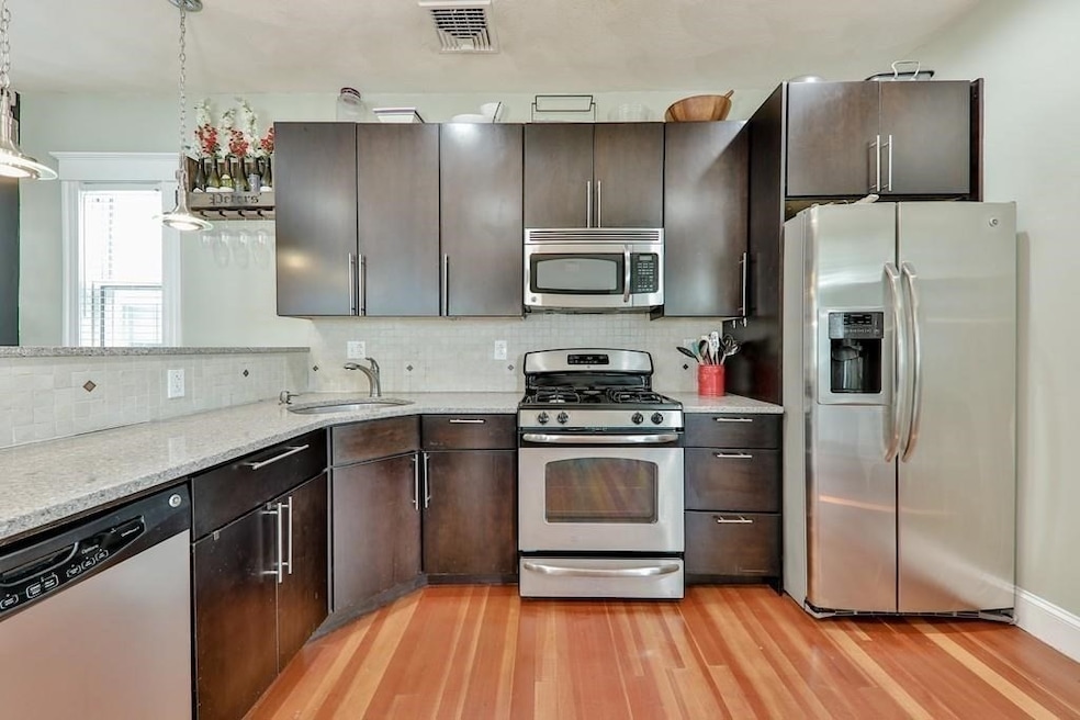 211 W 8th St unit 3, Boston, MA 02127 - photo 1