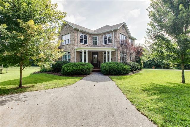 1776 Lewisburg Pike is a custom, one owner all bri