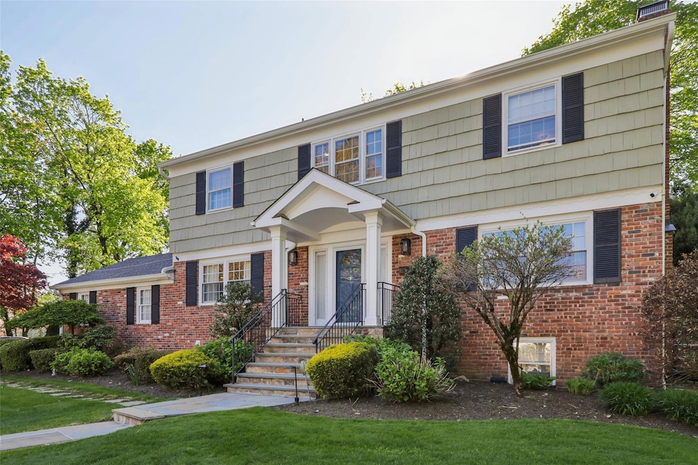 Sold $1,649,000 • Co-Listing Agent