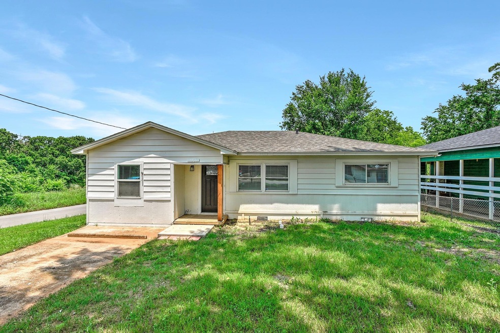 1059 W Star St, Denison, TX 75020 - photo 1