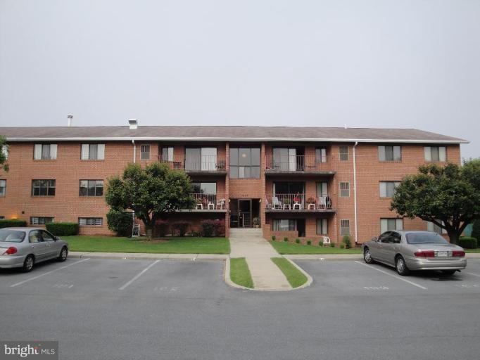 1635 Edgewood Place unit 202, Hagerstown, MD 21740 - photo 1