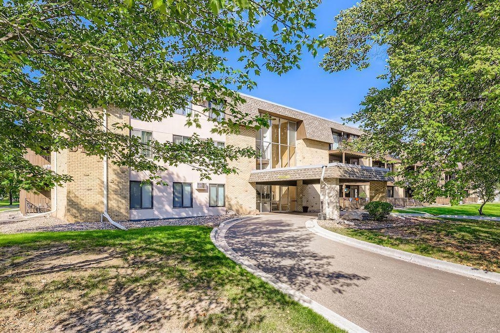 3461 Kent St unit 1002, Shoreview, MN 55126 - photo 1