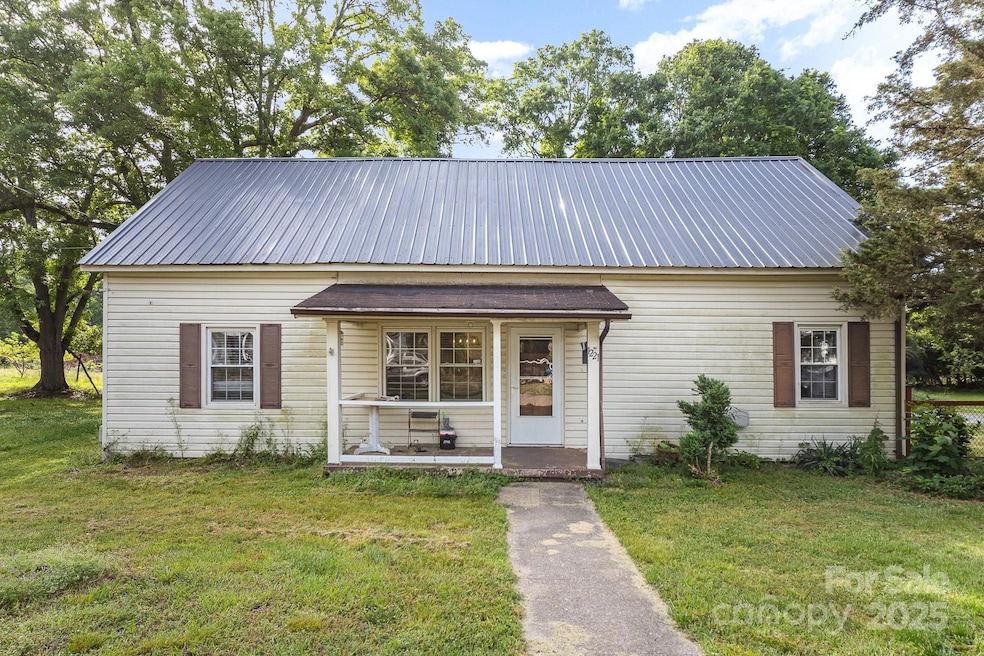 1221 Patterson St, Shelby, NC 28152 - photo 1