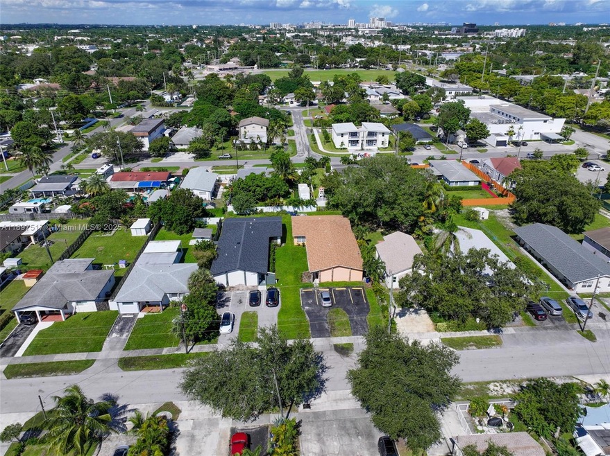 34 SW 7th St unit 1, Hallandale Beach, FL 33009 - photo 1