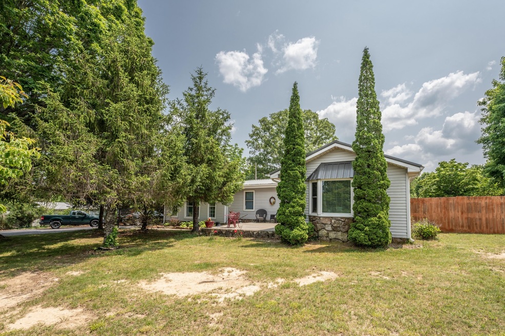 Welcome home! 348 Turkey Scratch Rd Spencer, TN 38585