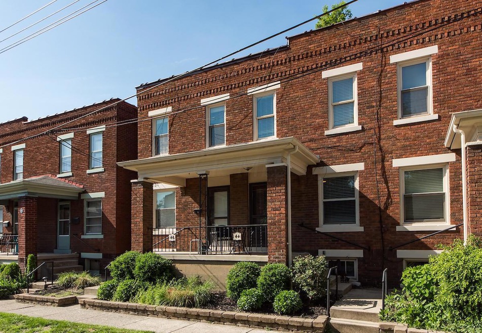 T 44 W Kossuth St00059