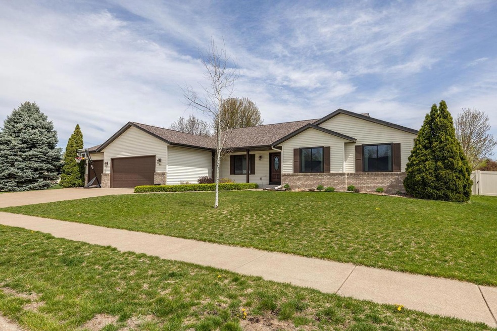 901 Remington Dr, Holmen, WI 54636 - photo 1