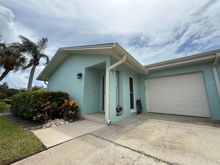 Welcome to 2722 Sherbrooke Lane!
