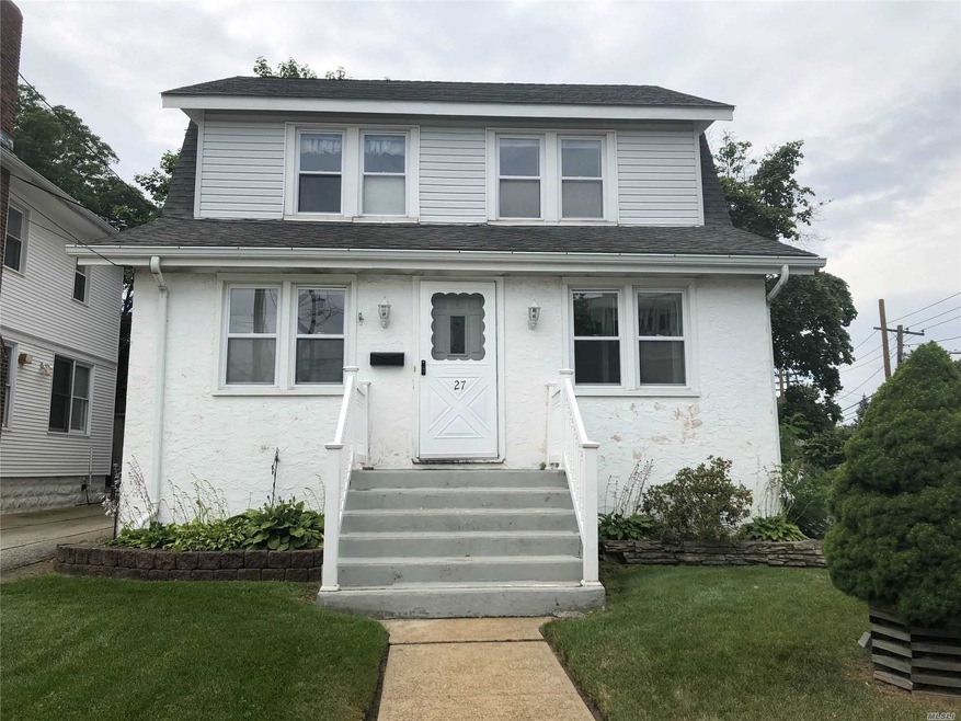 27 Langdon Place, Lynbrook, NY 11563 - photo 1