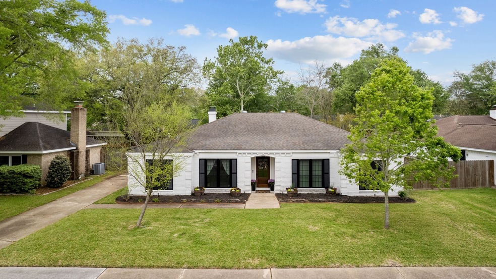 338 Dawn Hill Dr, Friendswood, TX 77546 - photo 1