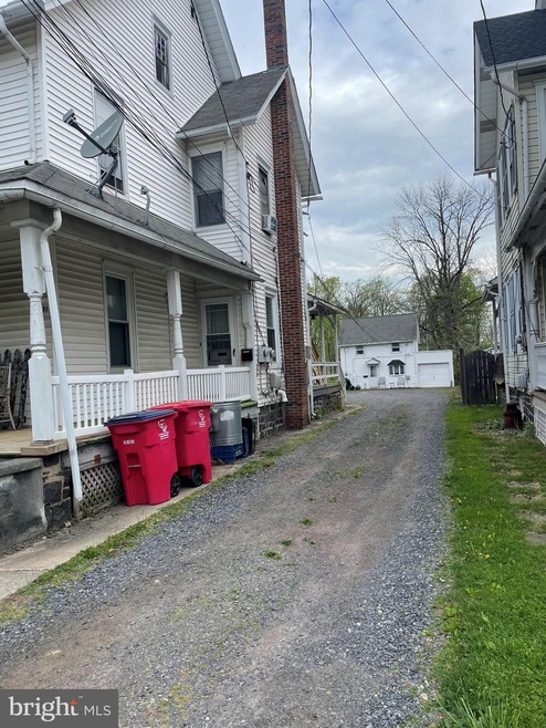 631 W Broad St, Quakertown, PA 18951 - photo 1