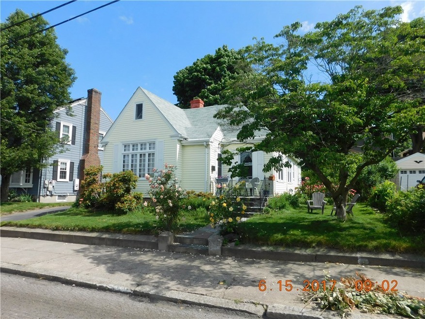 27 Sterling St, Pawtucket, RI 02860 - photo 1