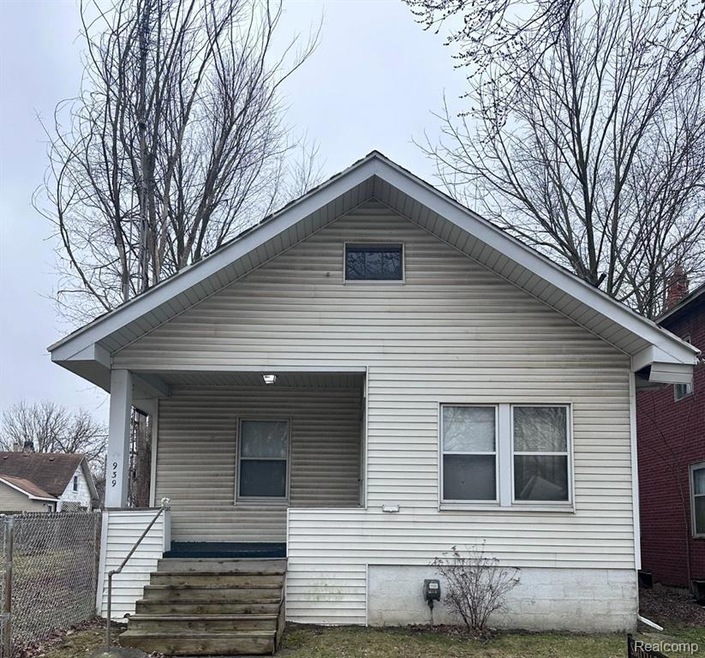 939 Paddington Ave, Flint, MI 48507 - photo 1