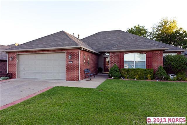 Exterior view of home for sale in Broken Arrow, Ok