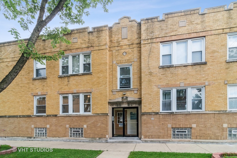 5541 W Barry Ave unit 1, Chicago, IL 60641 - photo 1