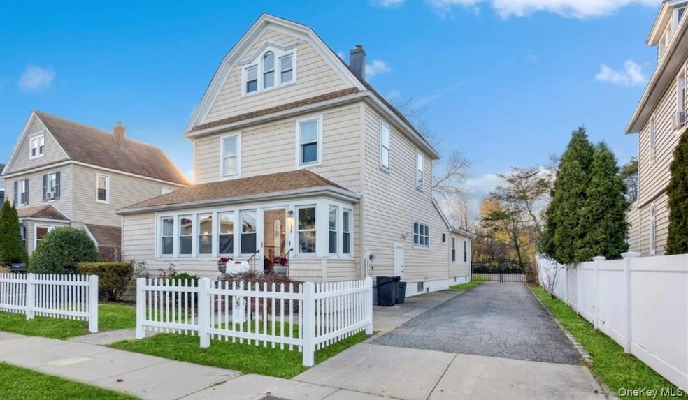 120 N Forest Ave, Rockville Centre, NY 11570 - photo 1