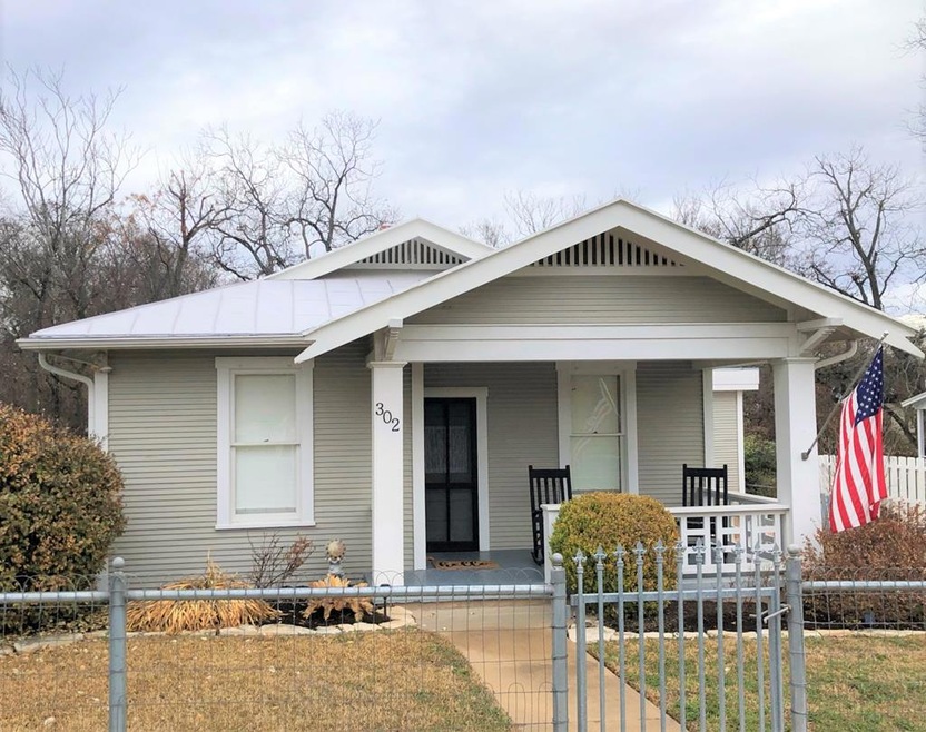 302 W Austin St, Fredericksburg, TX 78624 - photo 1