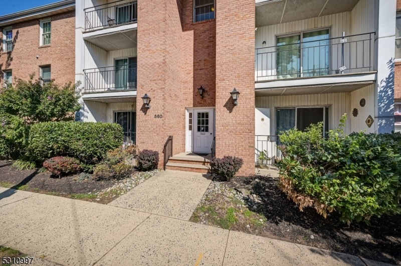 560 Cross St unit 1B, Harrison, NJ 07029 - photo 1