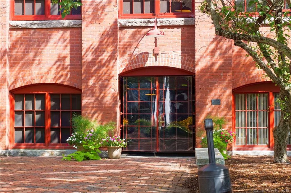 Easy access and entry to this ground level condo. 