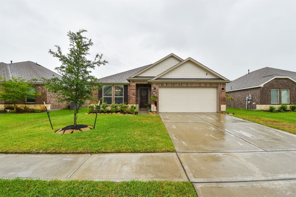 707 Rim Water Dr, Alvin, TX 77511 - photo 1
