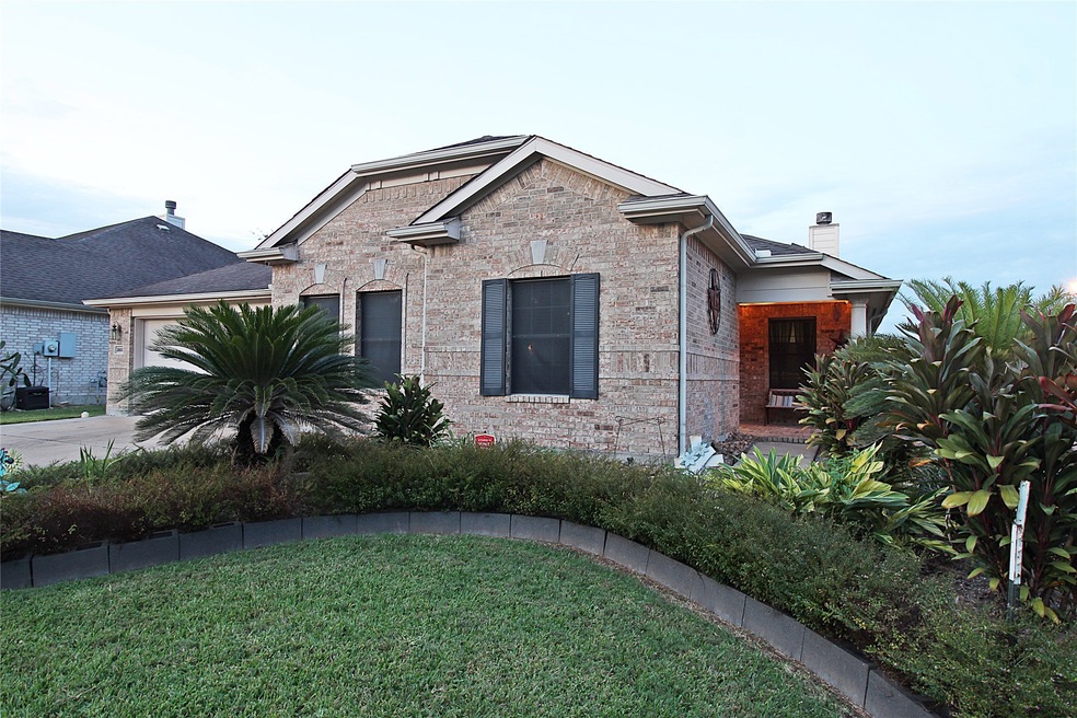 3802 Saxon Hollow Ct, Friendswood, TX 77546 - photo 1