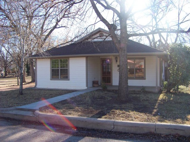 211 W Morse St, Fredericksburg, TX 78624 - photo 1