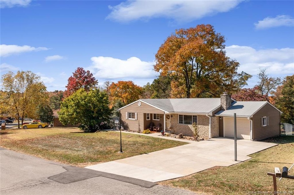 Lovely mid-century modern gem in desirable Floyds 