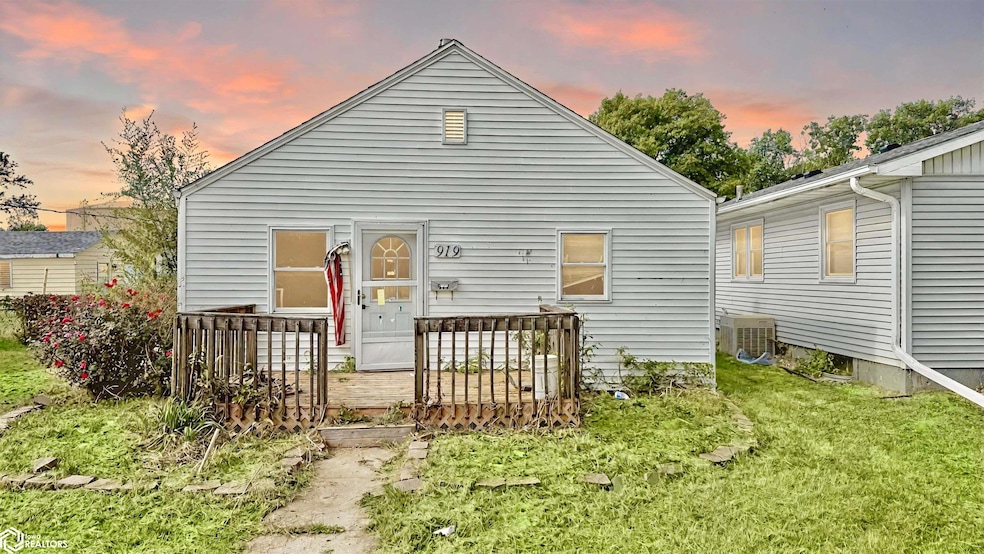 919 Argyle Ct, Burlington, IA 52601 - photo 1