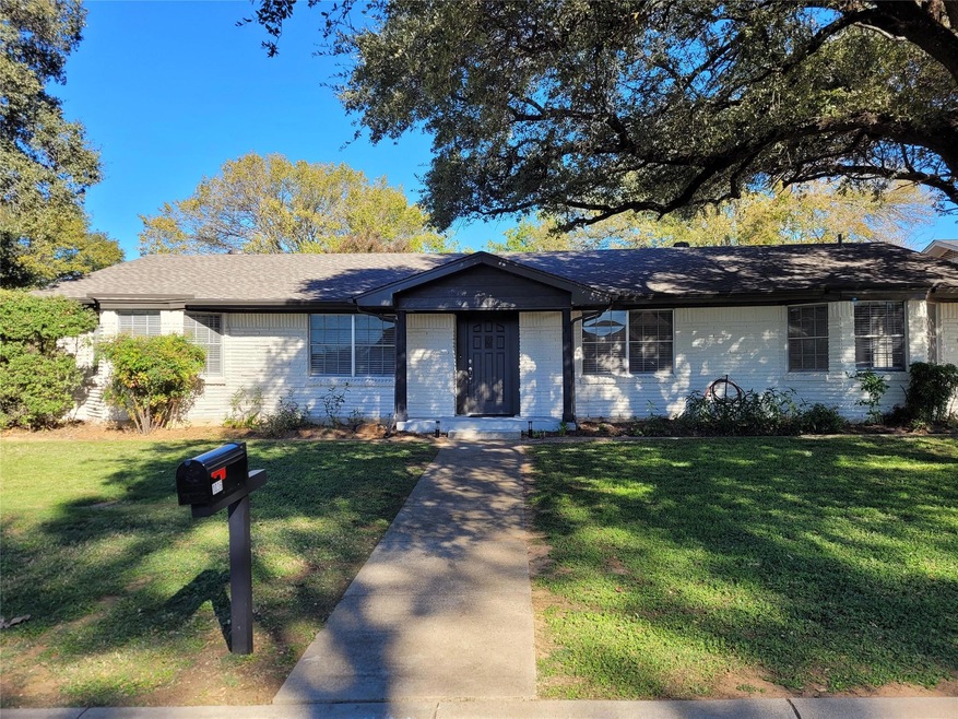 1036 Inwood Dr, Hurst, TX 76053 - photo 1