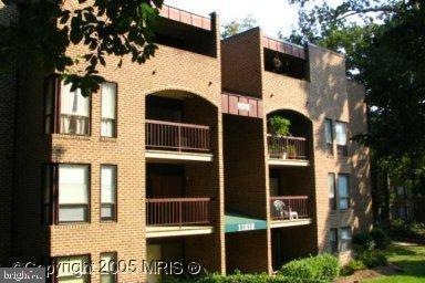 11212 Chestnut Grove Square unit 115, Reston, VA 20190 - photo 1