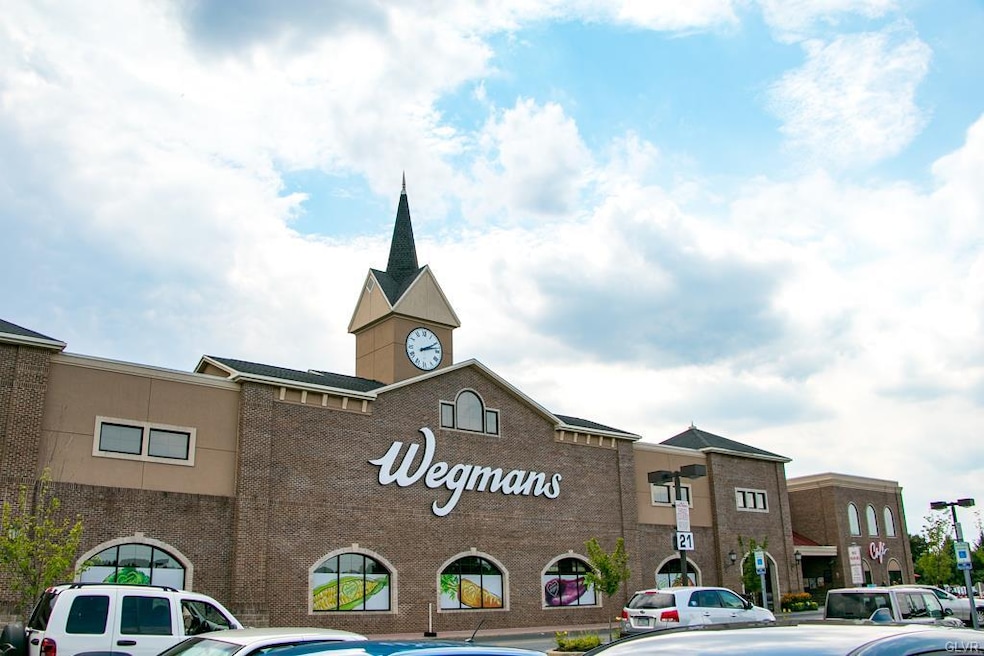 6780 Gwenmawr Rd unit 38, Bethlehem, PA 18017 - photo 1