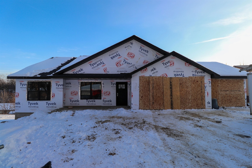 801 Hawkeye Heights Rd, Dubuque, IA 52001 - photo 1