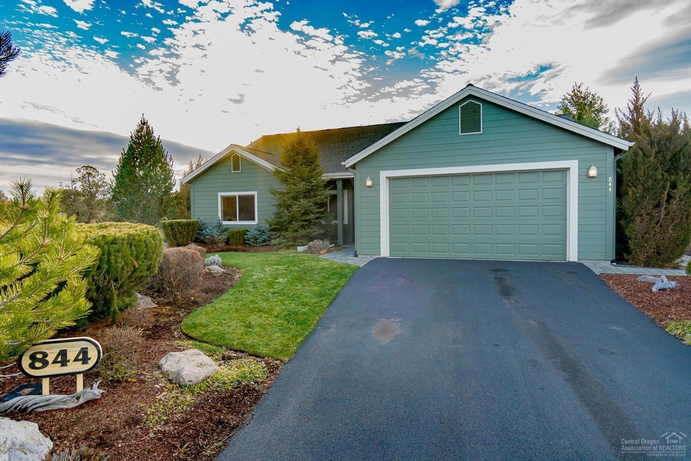 844 Ribbon Falls Rd, Redmond, OR 97756 - photo 1