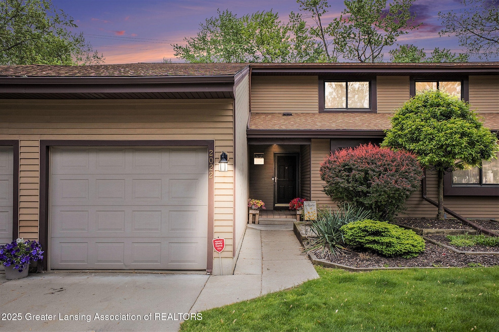 2022 Greenwich Ct, Lansing, MI 48910 - photo 1