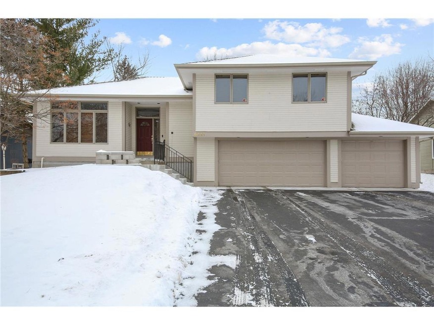 Welcome to 6441 Evergreen Ln N!