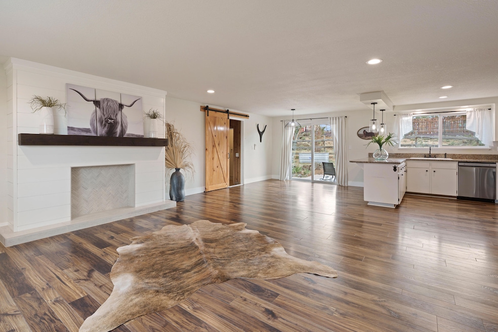 Living/Kitchen/Eating Area