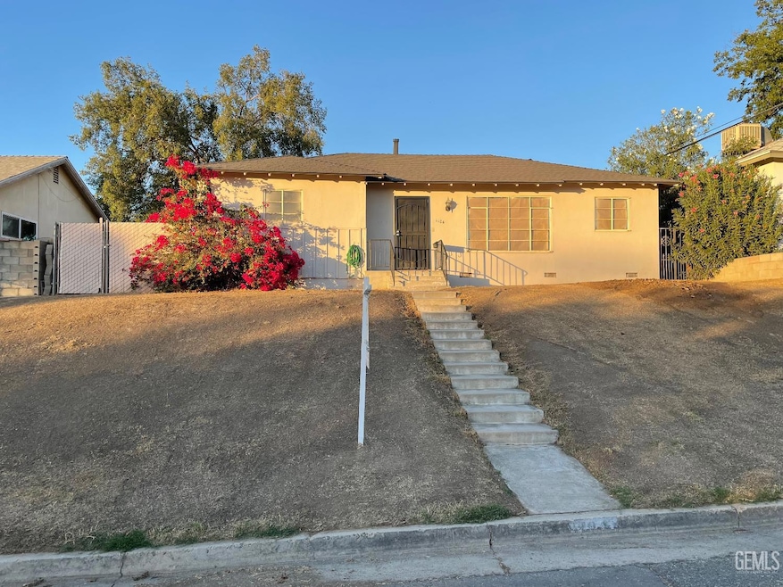 1104 W Point Dr, Bakersfield, CA 93305 - photo 1