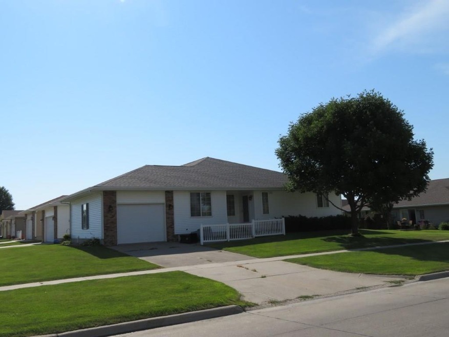 1122 Mcintosh Rd, Norfolk, NE 68701 - photo 1