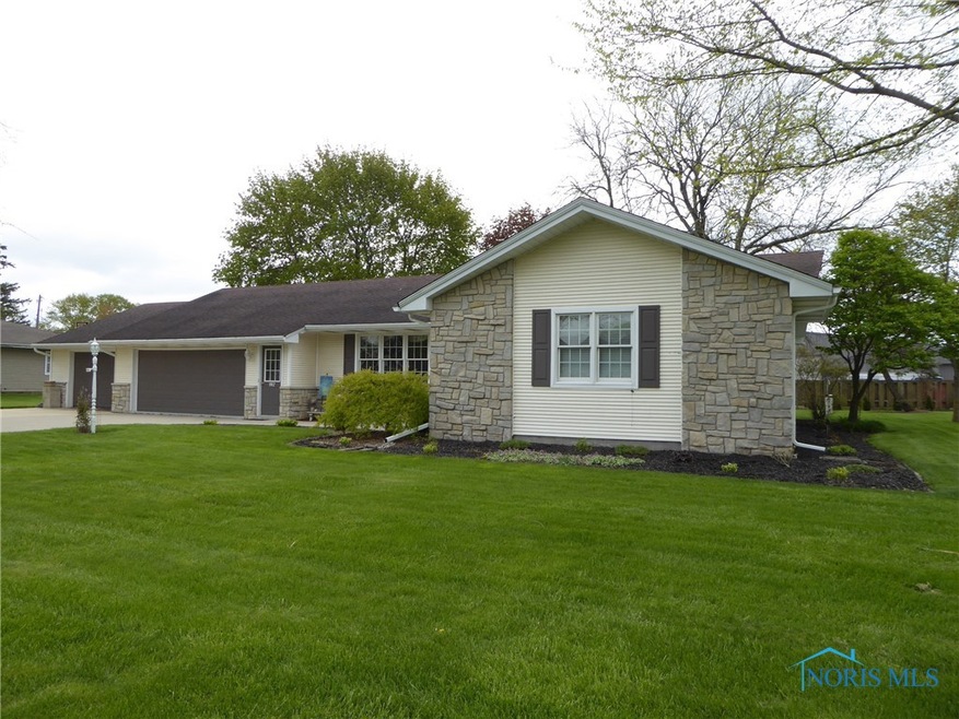 902 Monterey Ct, Archbold, OH 43502 - photo 1