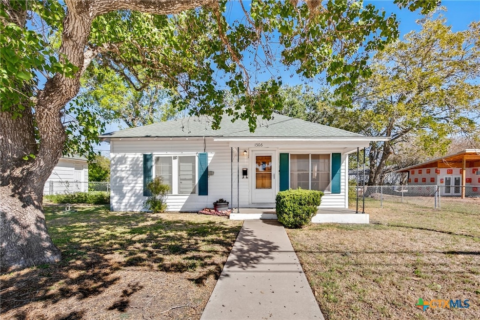 1506 Saint Paul St, Gonzales, TX 78629 - photo 1