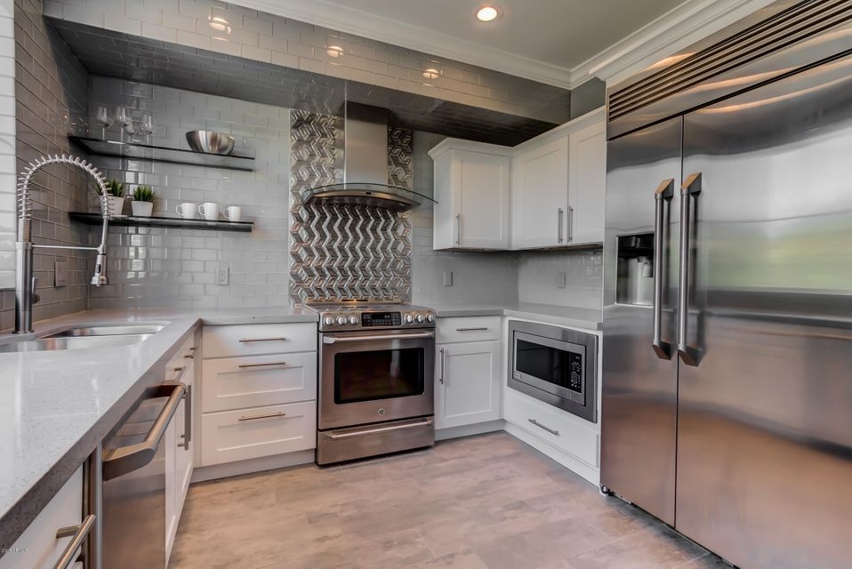 706 E Washington St-14
