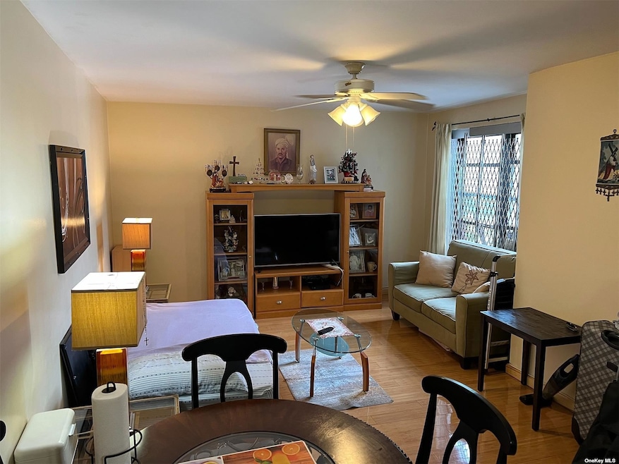 Elmhurst Gardens unit 4D, Elmhurst, NY 11373 - photo 1